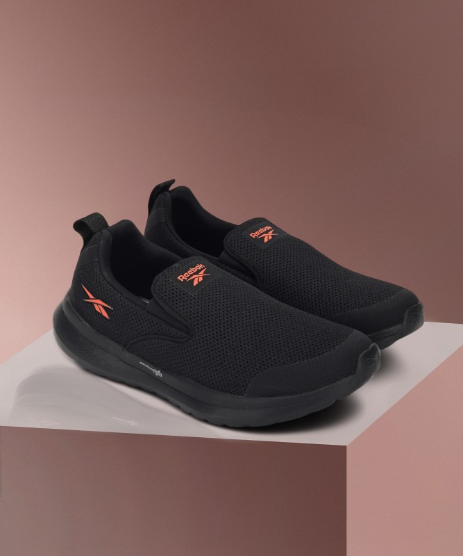 Reebok Comfort Wonderer M Walking Shoes For Men(Black , 7)